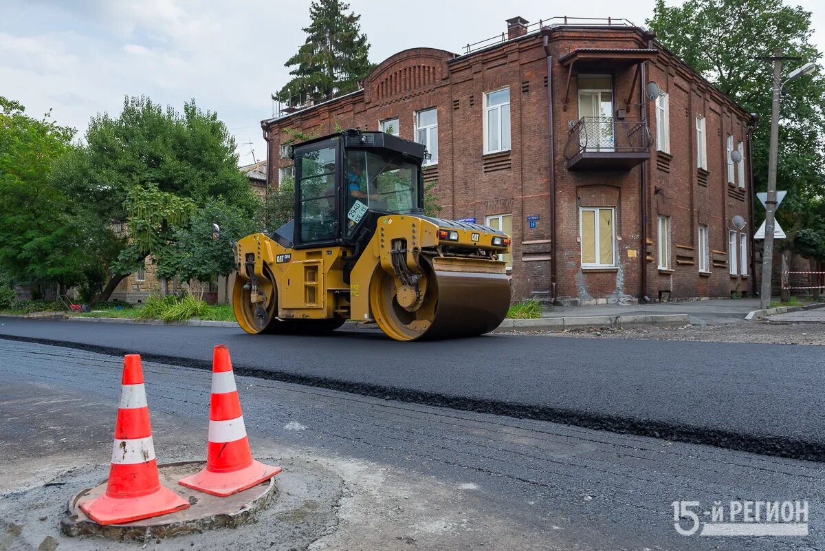 Новое в строительстве автодорог. Строительство дорог. Ул средняя Владикавказ. Владикавказ сейчас.