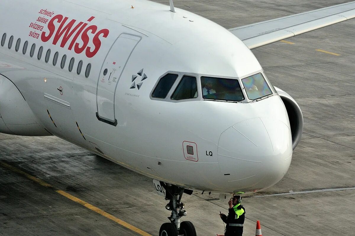 Швейцарские авиалинии. Швейцарская авиакомпания. Swiss Airlines рейс. Картинки швейцарских авиалиний.