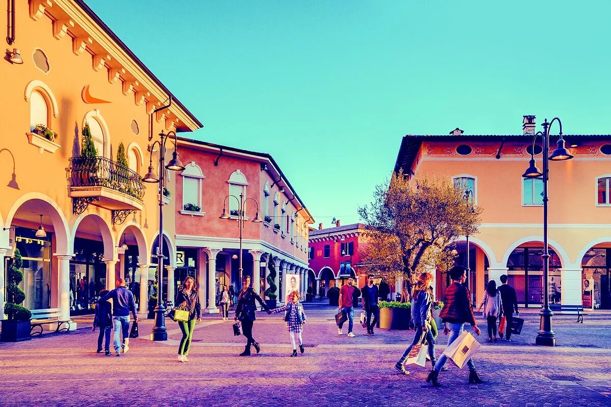 Nsp nike аутлет. Аутлет брешиа италия. Серравалле аутлет. Милан аутлет. Аутлет в америке.