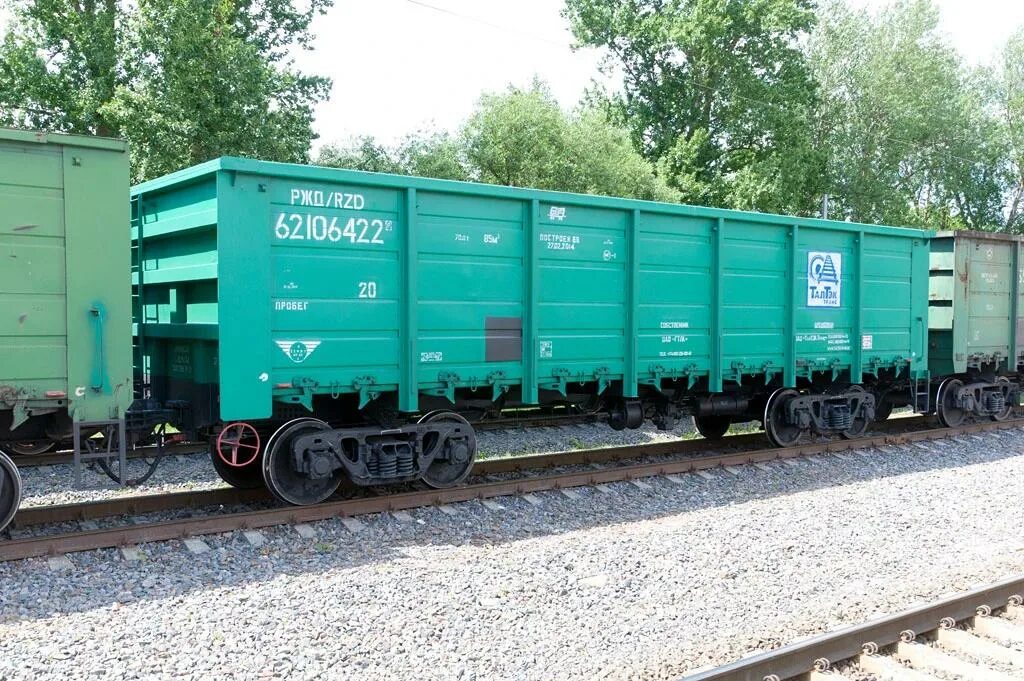 Вагоны пгк. Модель вагона 9853. Полувагон 12-6877. Полувагон пгк. Виды железнодорожного транспорта для детей.