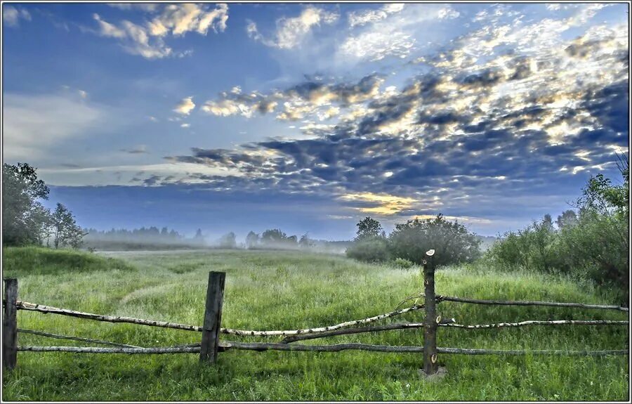 В поле за околицей текст. В поле за околицей текст. Стихи за околицей. Н рыленков хоть выйди ты не в белый свет. Ой ты рожь хорошо поешь текст.