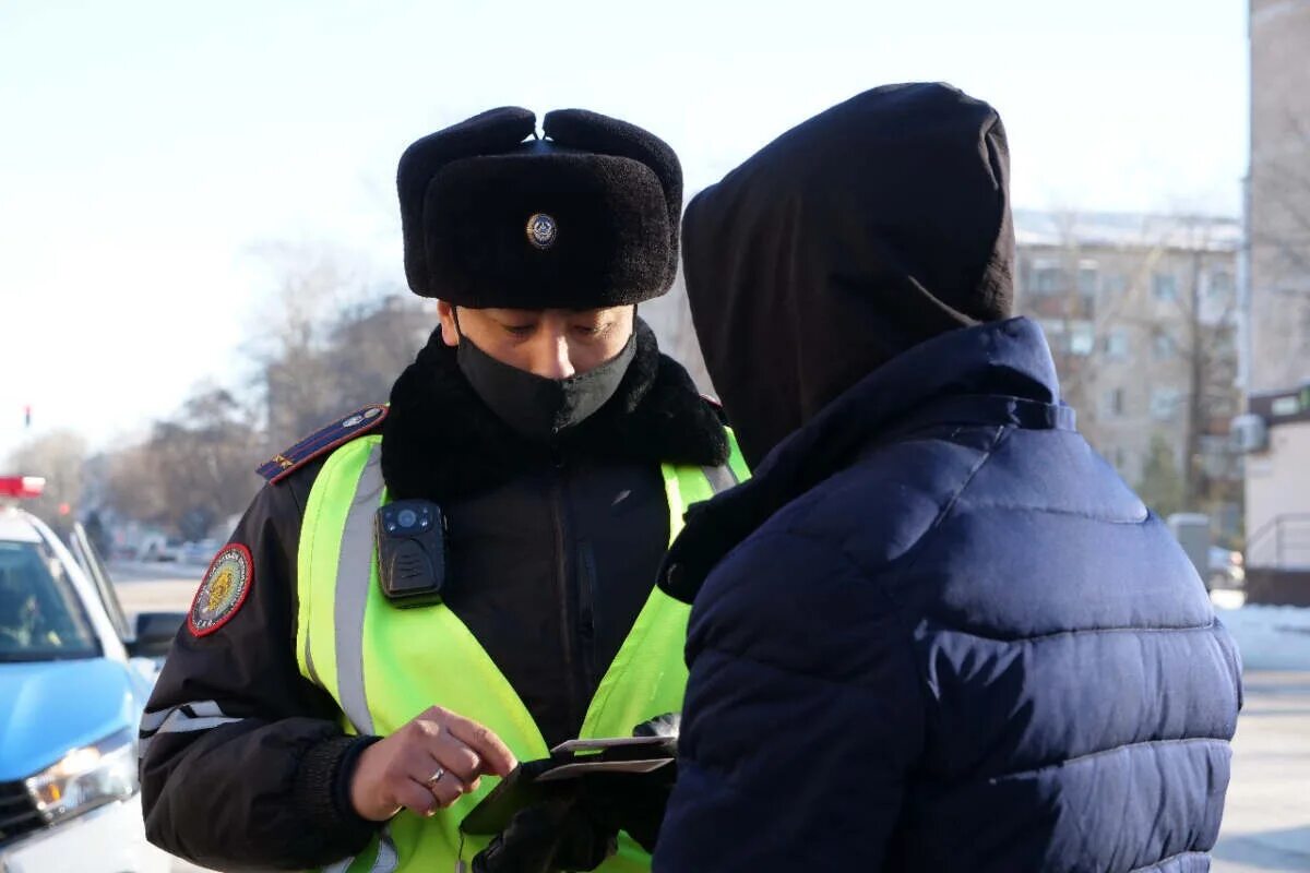 Иностранные граждане совершившие административное правонарушение. Полицейский Казахстана. Штраф полиция Казахстан. Криминальная полиция в Казахстане. Казахстан дорога полиция.