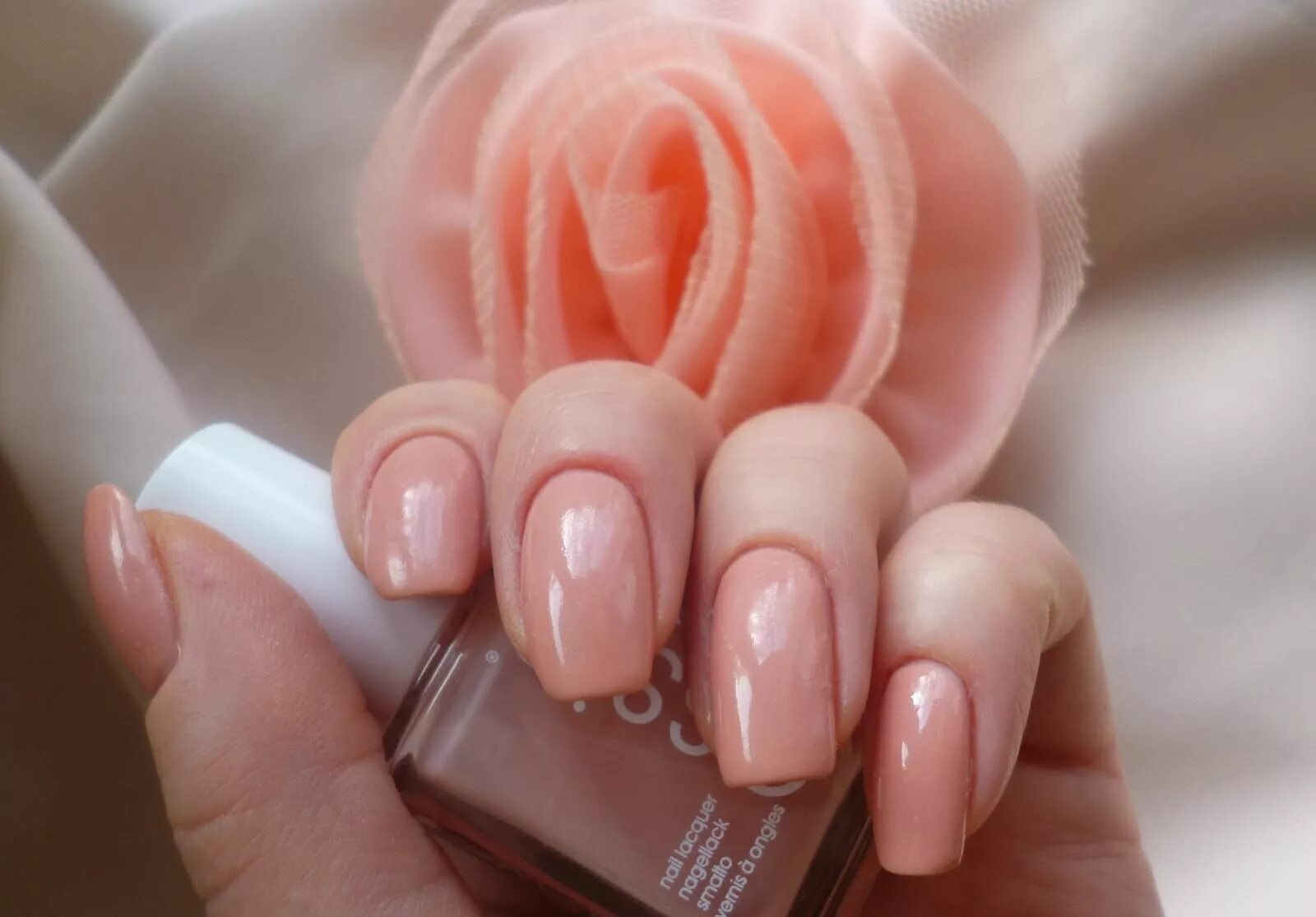 Салон нюд. Essie 11. Essie 11 not just a pretty face. Essie нюдовые оттенки. Essie не просто милое личико.