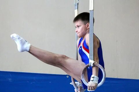 Мальчик гимнаст