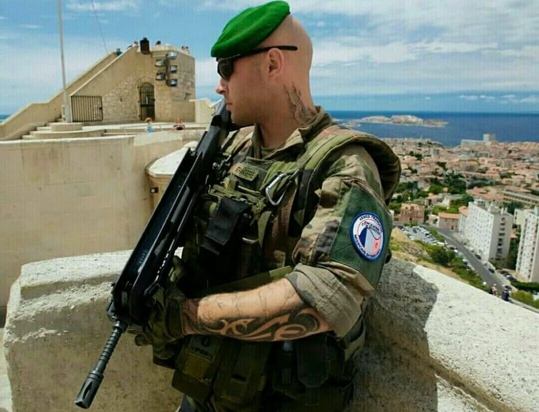 Военные аватарки. Наемник в зеленом берете. Наемник в берете. Наёмник в зелёном берете. Военный берет арт.