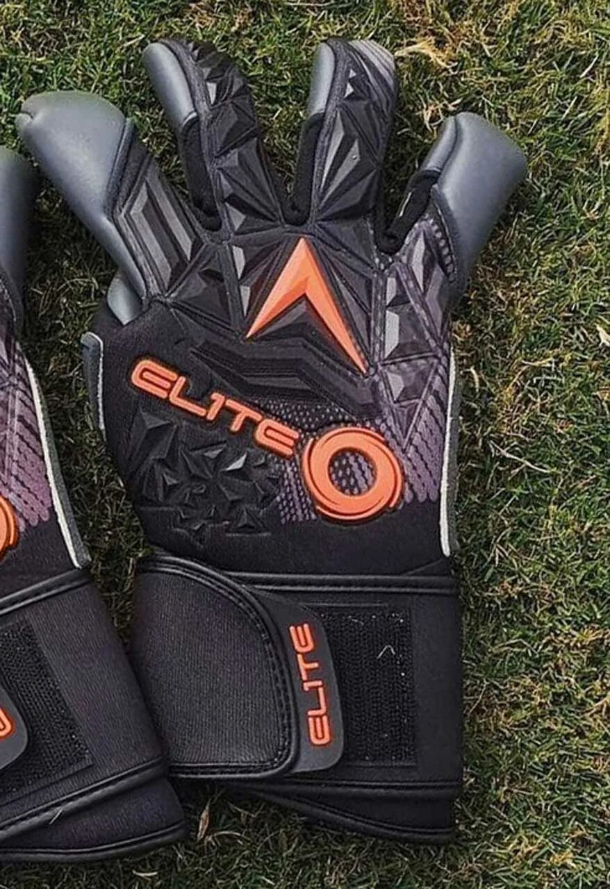 Elite titanium. Вратарские перчатки элит спорт титаниум. Вилсон комбат ножи. Элит спорт вратарские перчатки inca 9. Elite titanium.