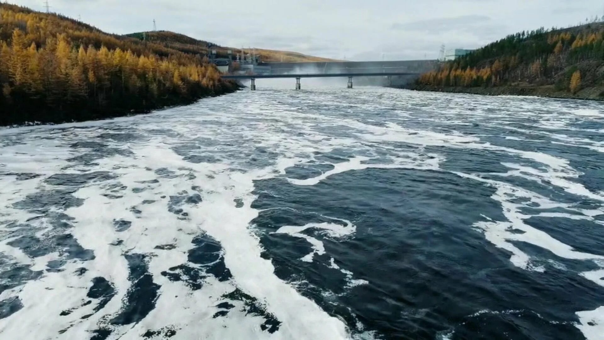 Вилюй какой океан. Река Вилюй Якутия. Вилюйская ГЭС. Вилюйская дамба. Река Вилюй Вилюйское водохранилище.