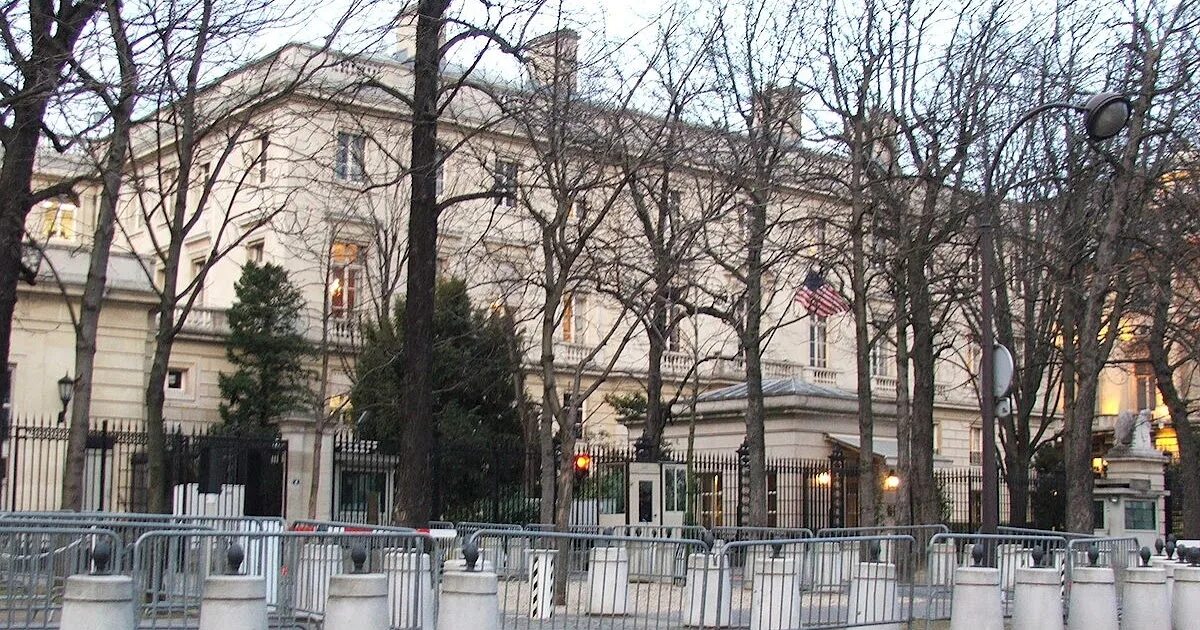 Посольство РФ В Париже. Американское посольство в Париже. Посольство США В Женеве. Посольство Америки в Франции здание.