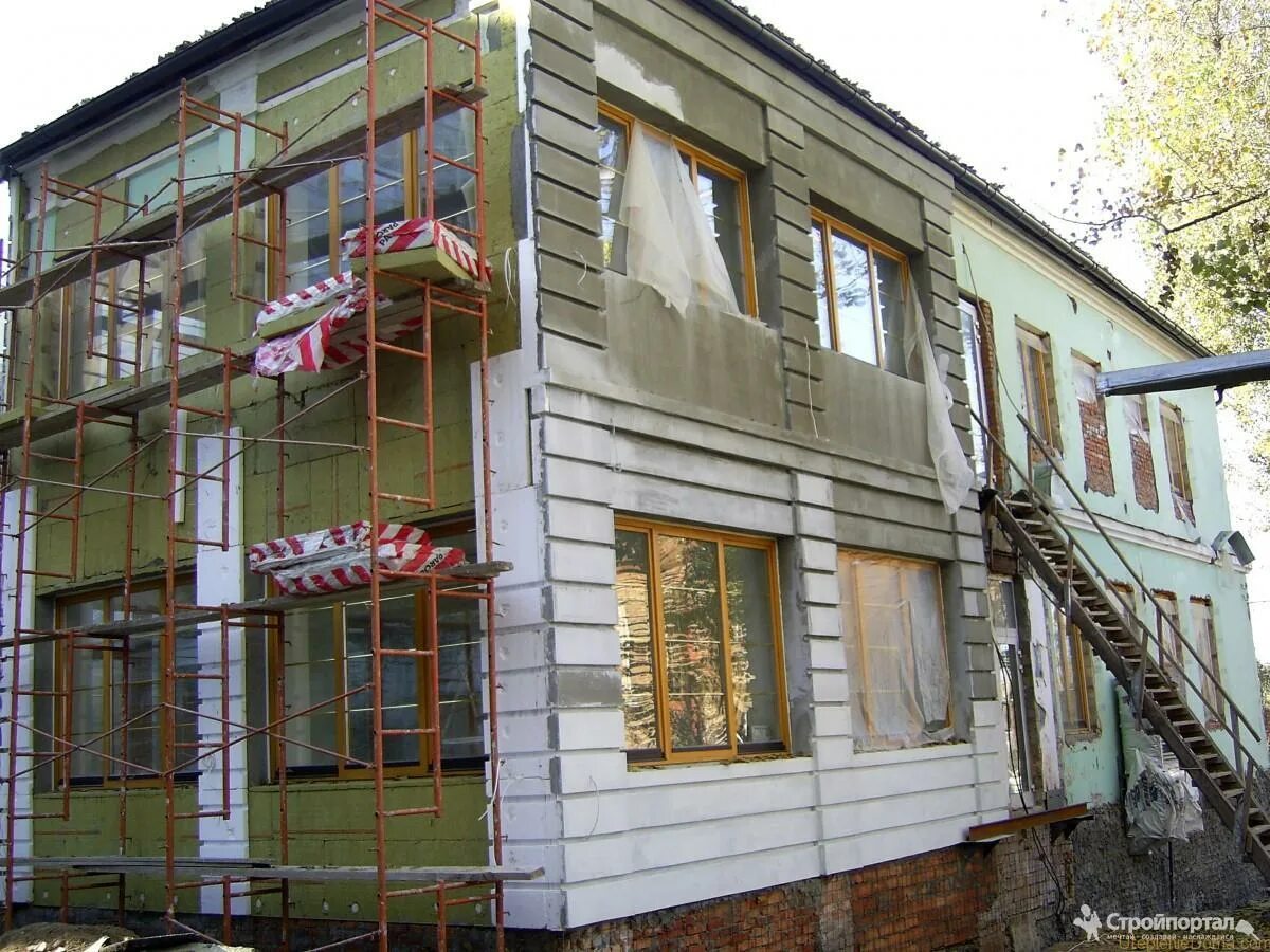 Мокрый фасад здания. Мокрый фасад. отделка здания мокрый фасад. утепление фасада. мокрый фасад жилой дом.