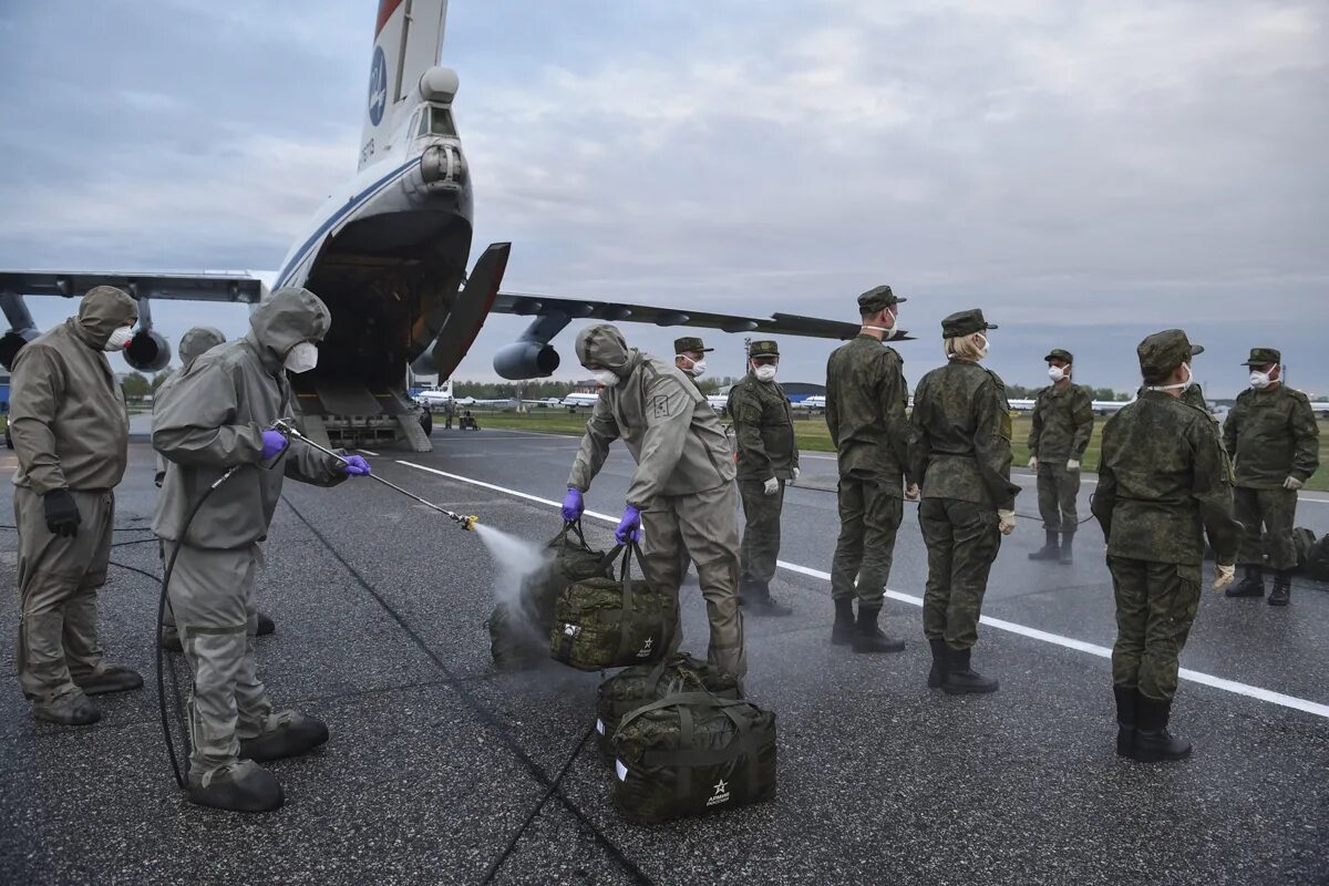 ВКС РФ Чкаловский аэродром. Солдат на аэродроме. Военный аэродром. Военная командировка. Военные россии италия