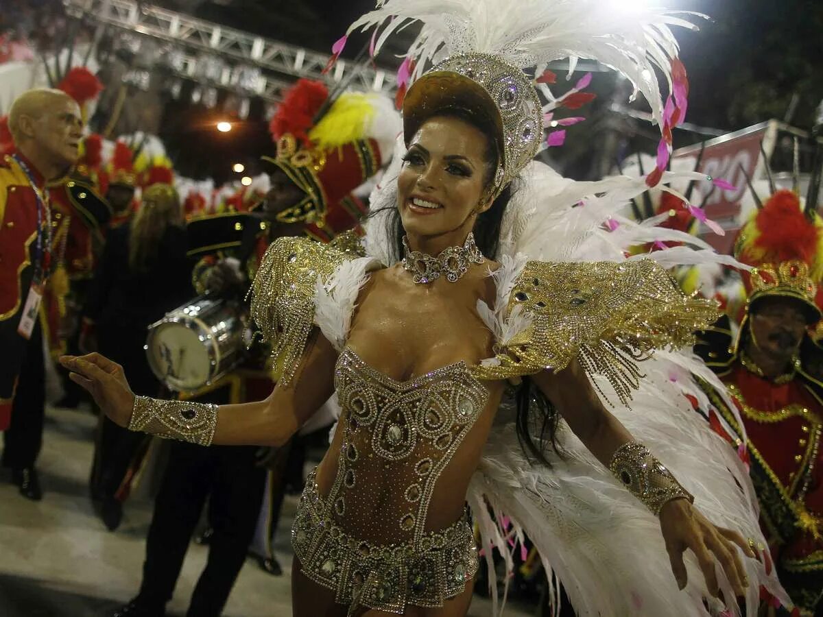 Rio 18. Rio Carnival +18. Бразильский карнавал 2014 +18. Дочь карнавала. Смелые Наряды карнавала в Рио.