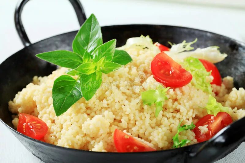 Горный кускус. Кус кус с огурцом. Кус кус или булгур. Булгур с горошком. Кускус с луком.