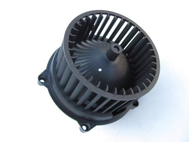 Крыльчатка печки мерседес 310d. Вентилятор печки фольксваген. Вентилятор отопителя фольксваген мультивен 2008 2. Фланец печки тигуан 2012. Passat b5 разъем вентилятора печки.