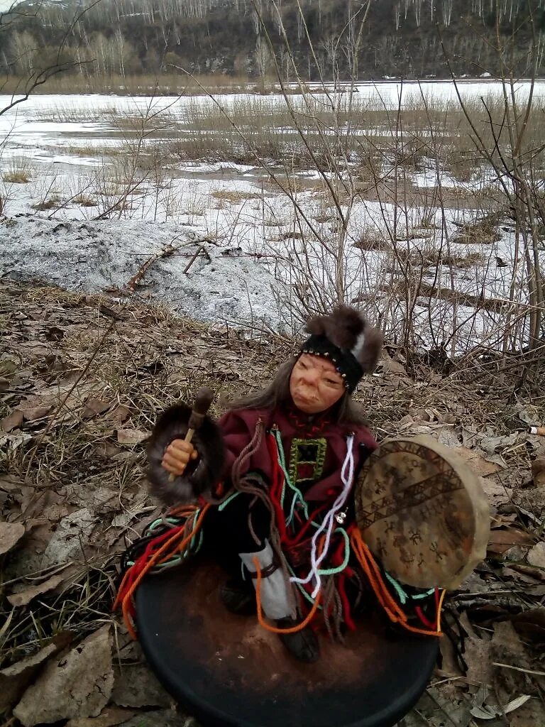 Шаман в раменском. Шаман мех. Шаманы Хакасии. Жена шамана. Шаман в мехах.