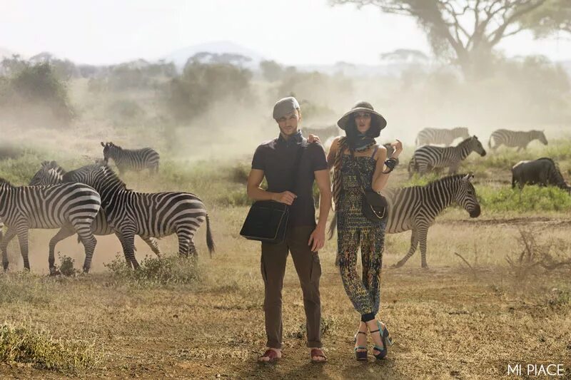 сафари. Spekrol sp zoo. счастливая семья с подростком. Safari zoo live secret. прогулка сафари африка семья.