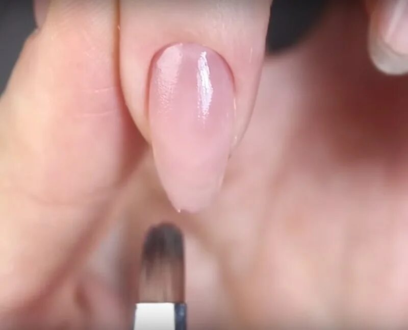 Не держится покрытие на ногтях. Укрепляющая база для ногтей под гель. Отслойки на ногтях гель лака. Торец ногтя с гель лаком опиливается.