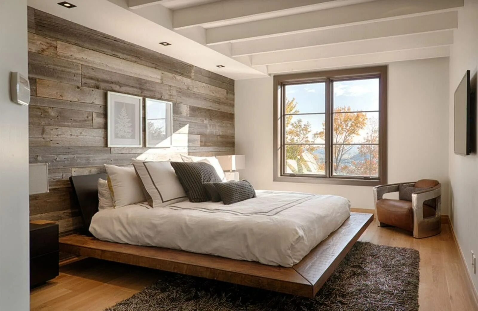 Спальные гарнитуры из массива дерева. Wood rooms. Спальня. Wood rooms. Деревянные панели в спальне.