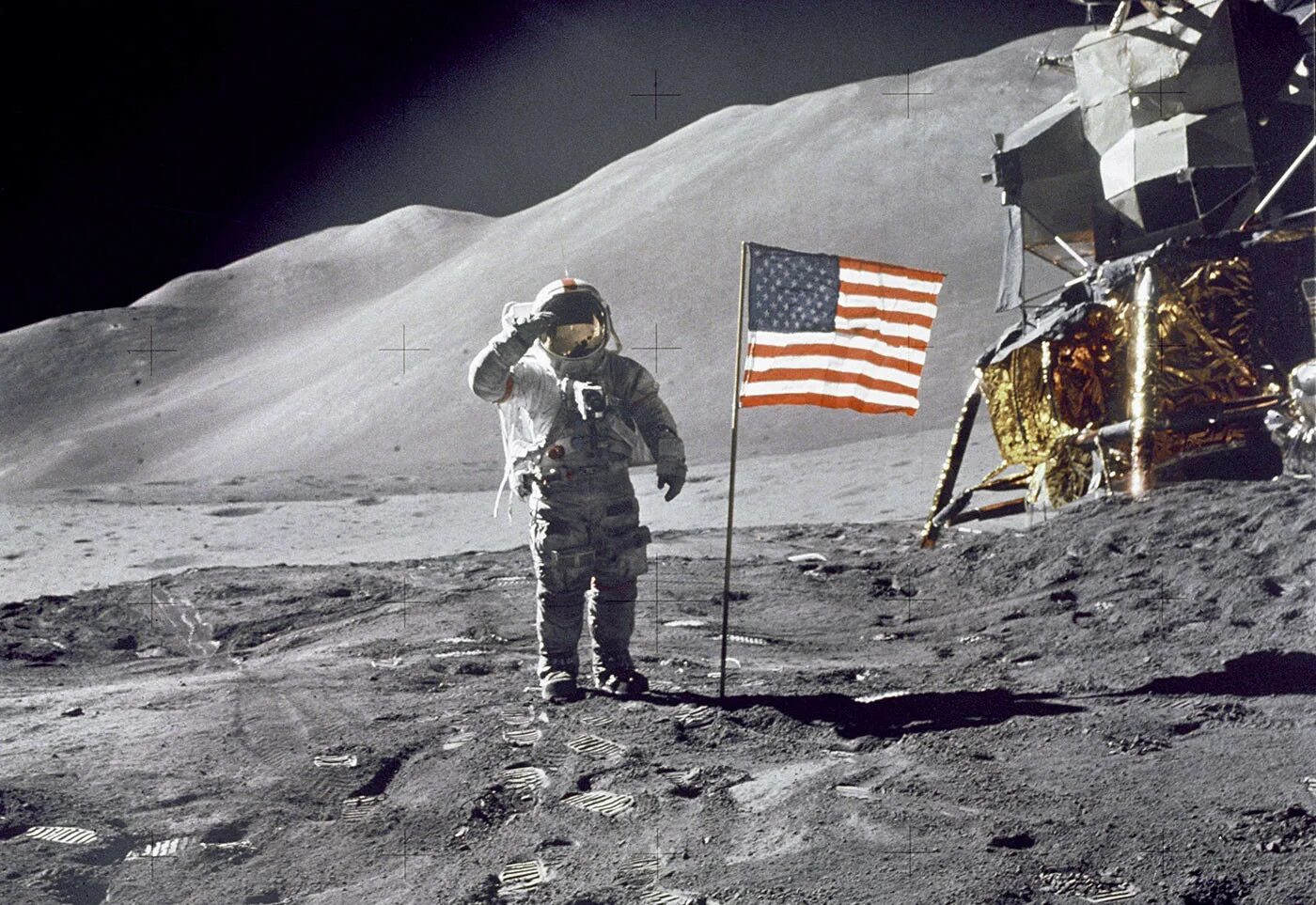 Первый полет в космос на луну. Флаг США на Луне. Американцы на Луне. Американские космонавты на Луне.