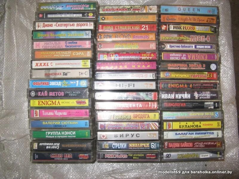Сборники на кассете. Старые аудиокассеты. Коллекция старых аудиокассета. Старые видеокассеты. Старая кассета.