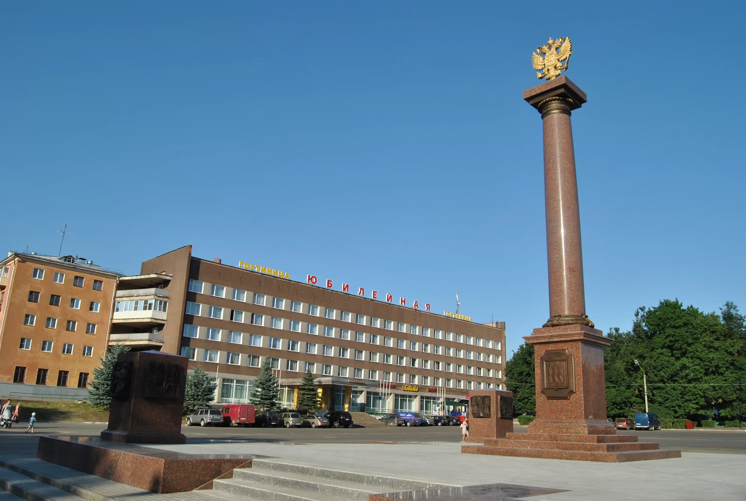 Великий пл. Стела «город воинской славы» (Великие Луки). Площадь Ленина Великие Луки. Стела город воинской славы Грозный.