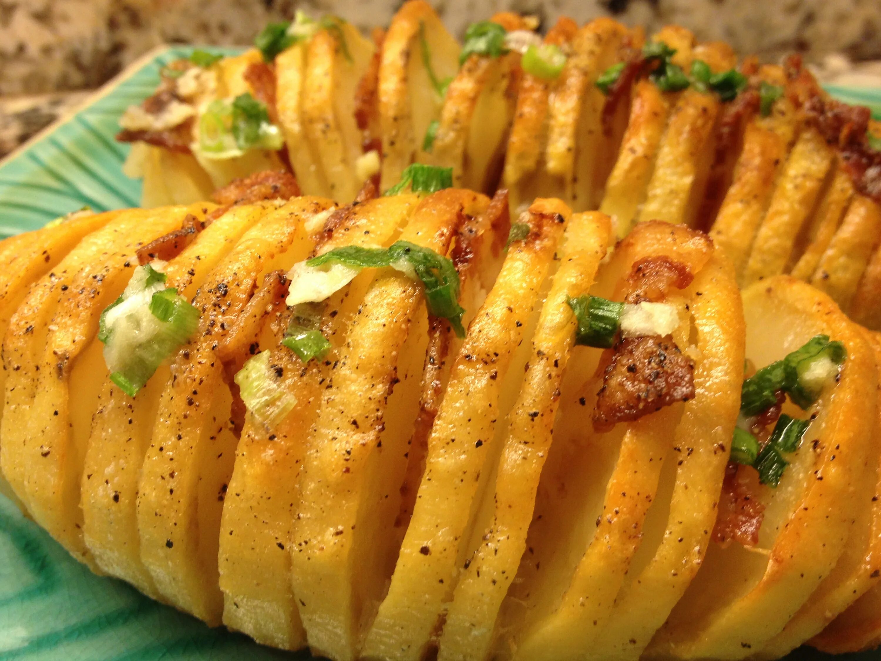 Шведский картофель хассельбек. Куриная грудка фа́ршип. Зеченый картофель «гассель». Фаршированная куриная грудка. Оригинальные рецепты в духовке.