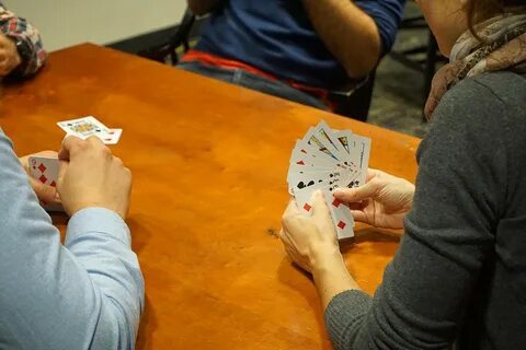 Играть в карты 1 человеку