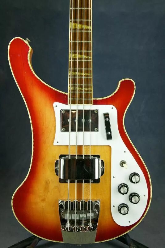 Обычный бас. Бас гитара greco. greco rb 1000. бас гитара рикенбекер. бас гитара rickenbacker.