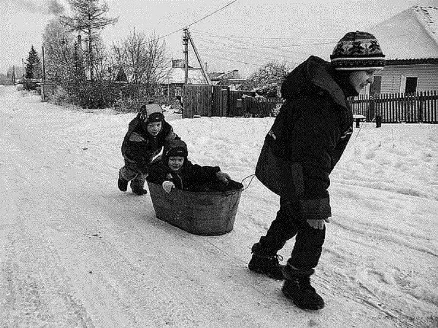 Стоит моя деревня на горке не крутой