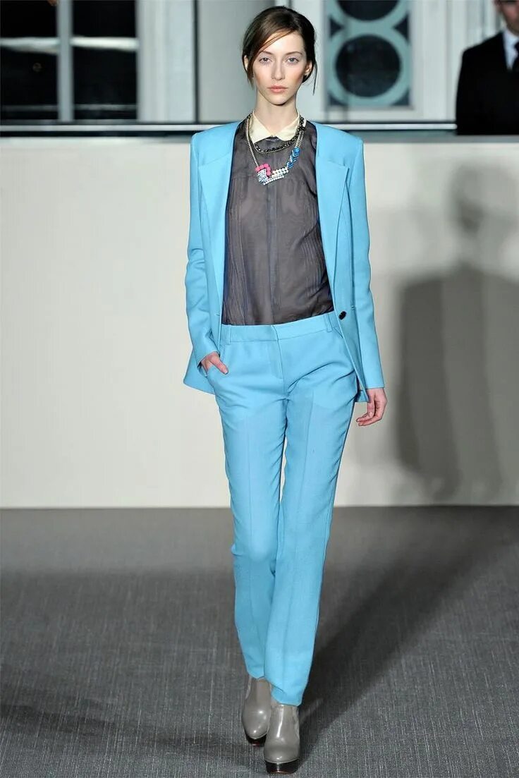 Сочетание голубого в одежде фото 10 combinaciones de colores para crear un look perfecto Estilo Ennia Fashion,