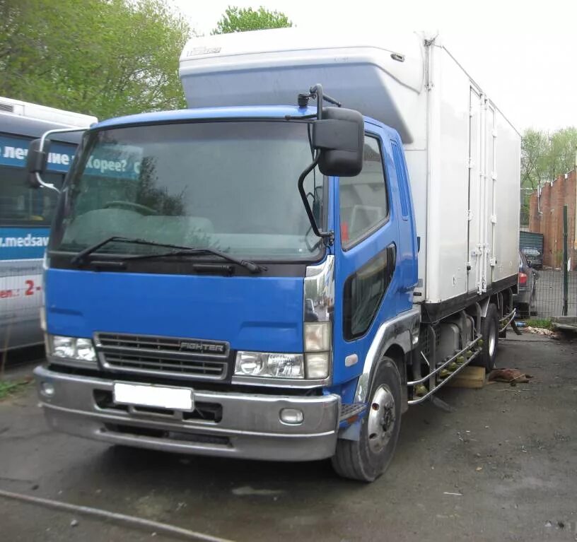 Продажа японских грузовиков. Митсубиси Фусо 2004. Mitsubishi Fuso fk618j. Рефрижератор Фусо 2004. Мицубиси Фусо 2005.