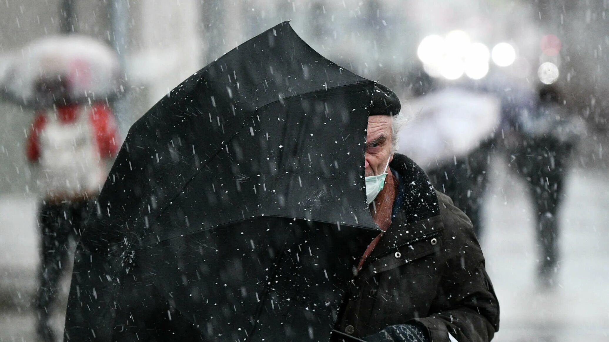 Правда будет снег. Дождь со снегом в Москве. Мокрый снег с дождем. Мокрый снег с дождем в Москве. Мокрый снег в Москве.
