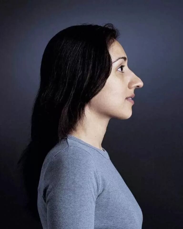 красивый нос. длинный нос у девушки. женщина с большим носом. красивые женщины с большим носом. анджелина джоли профиль.