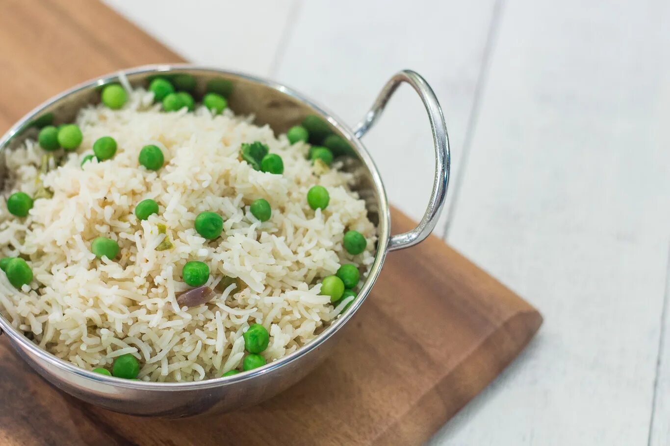 Peas Pulao. Рис басмати с зеленым горошком. Рис басмати с горошком и морковью. Рис с зеленым горошком на гарнир.