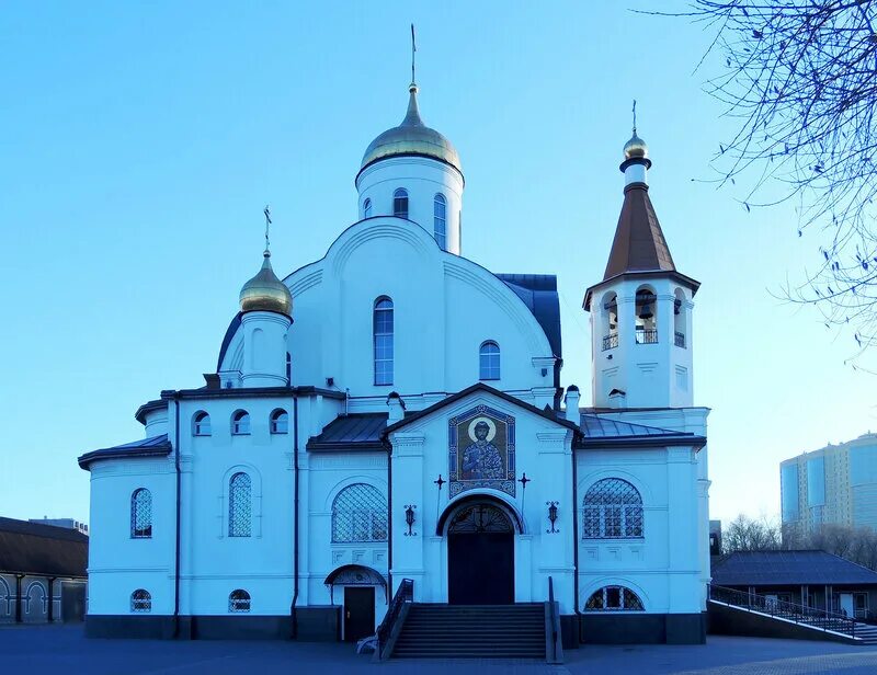 Храм казанской иконы божией матери в реутове. Реутов храм Казанской. Казанская Церковь (Реутов). Храм новомучеников и исповедников российских в Новокосино. Храм Казанской иконы Божией матери в Реутово хор.