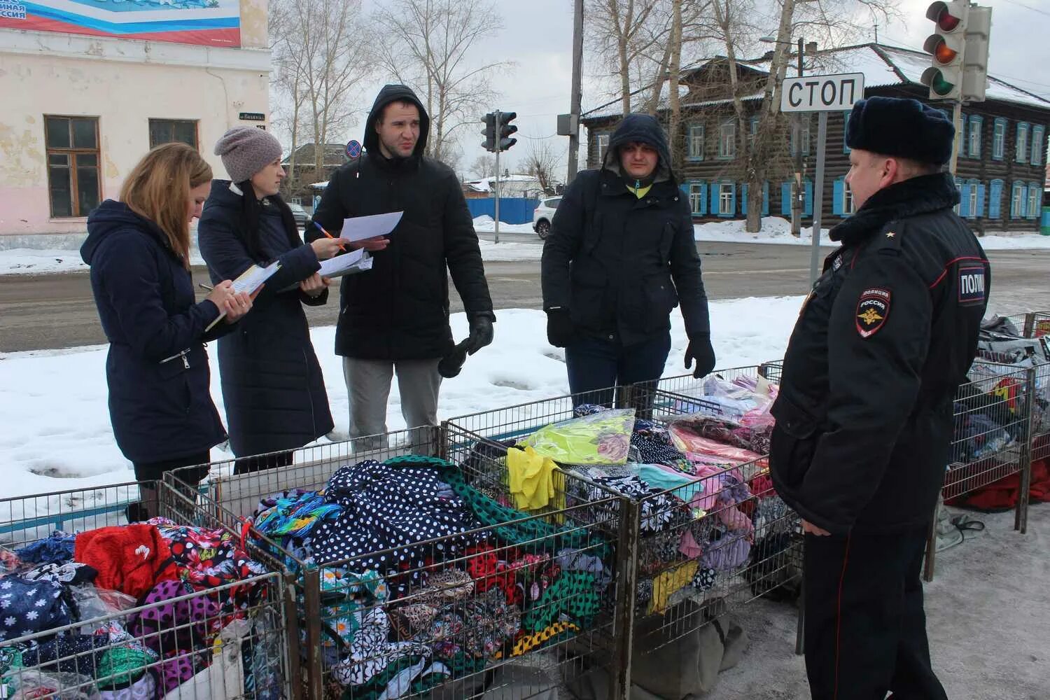 Работа в енисейске. Отдел полиции город Енисейск. Енисейский рынок. Городская администрация Енисейск. Магазин высота Енисейск.