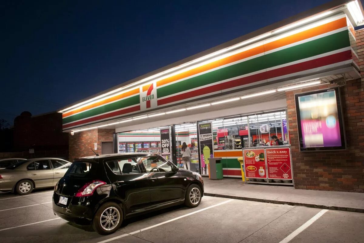 D 7 shop. Севен Элевен. 7 Eleven Store. Seven Eleven автокультура. Магазин 7 Eleven JDM.