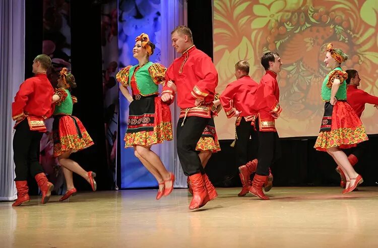 народный танец калинка. хореографический ансамбль калинка. ансамбль калинка. калинка танец. русский танец калинка.