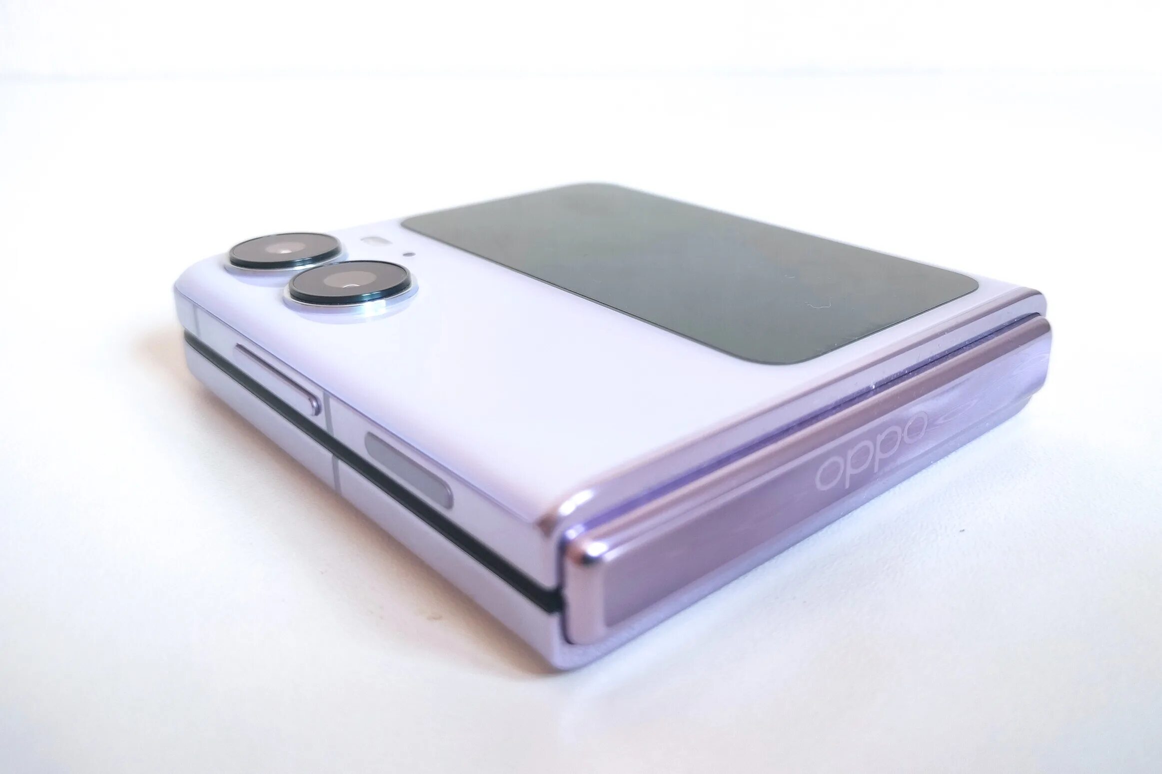 Oppo find n2 flip 8. Oppo find n2 Flip. Oppo find n2. Oppo find n2 рендеры. Oppo find n2 Flip фото.