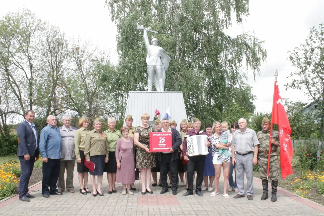 Погода в ратчино шарлыкского района оренбургской области. Ратчино Оренбургская область Шарлыкский район. Ратчинский сельсовет Шарлыкского района. Памятник славы красное Липецкой области. Дом культуры Ратчинского сельсовета Добровского района.