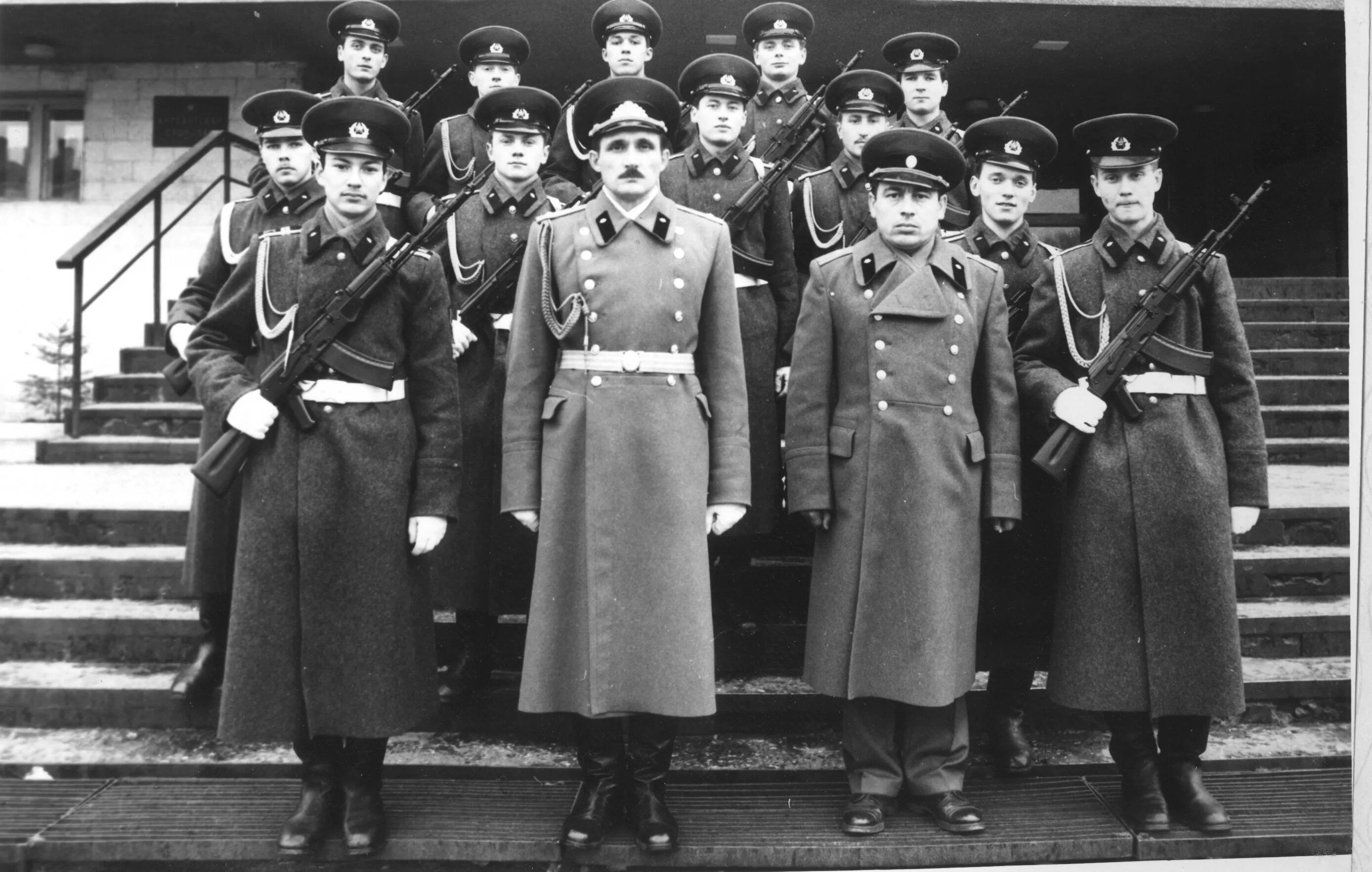 Лввиус им ленсовета выпуск 1980. Лввиус-28. Ленинградское военное училище связи имени ленсовета. Лввиус им ленсовета 1982. Лввиус 1983.