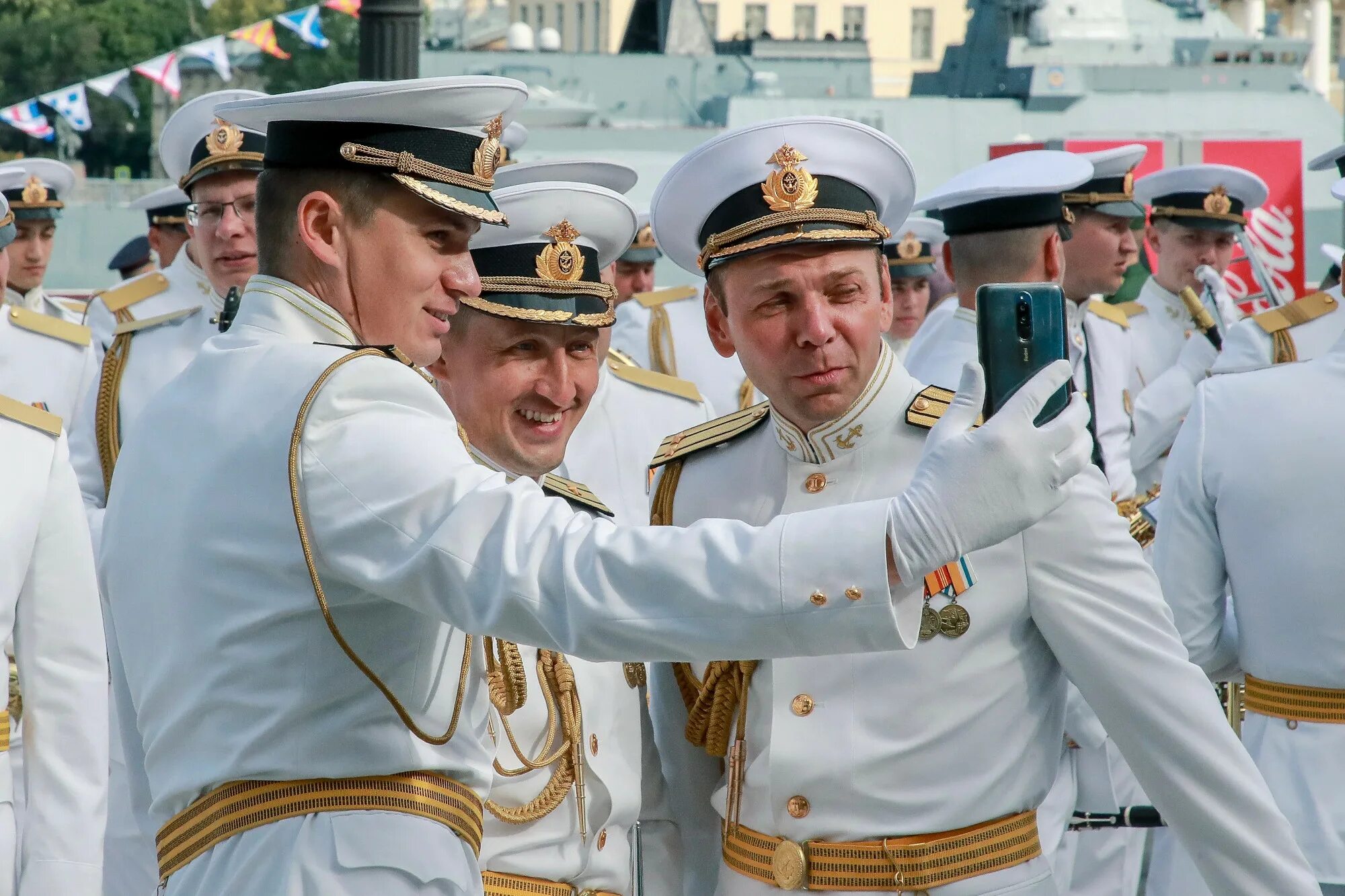 Цвет тельняшки вмф черноморского флота. Традиции флота. День морского офицера. Морской парад в севастополе 2023. День морского офицера.
