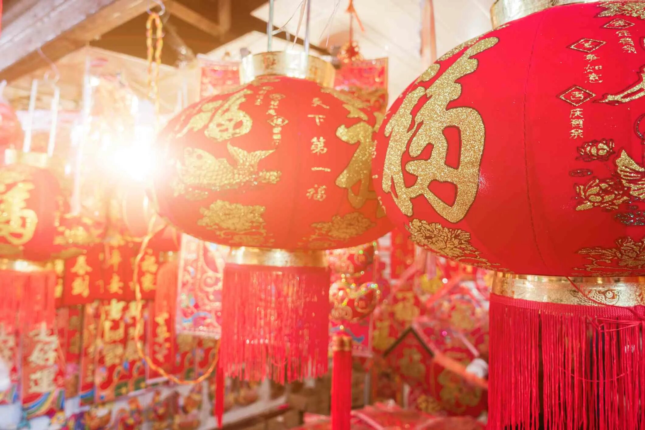 Новый год в Китае традиции. Китайский новый год (Chinese New year). Традиции китайского нового года. Дерево света в Китае на новый год.