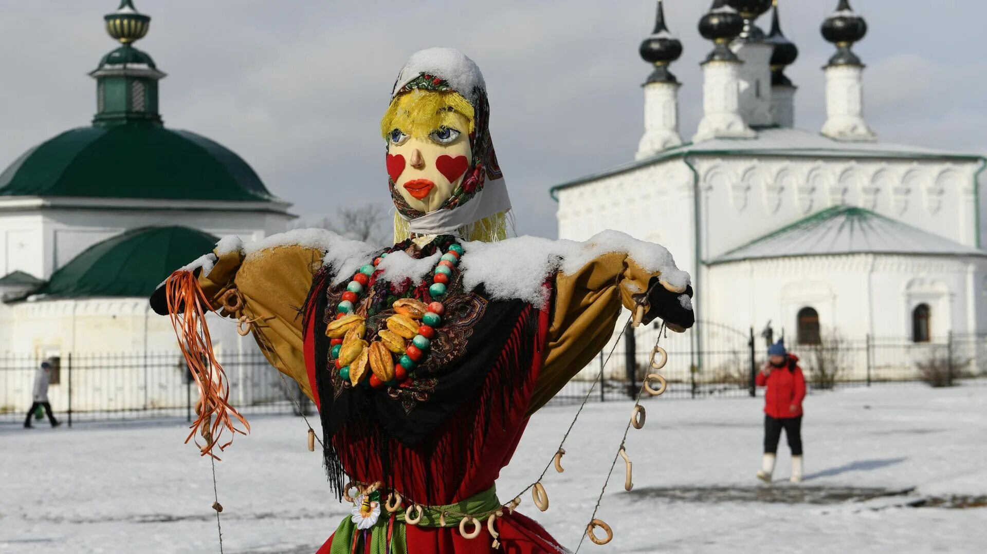 Время сжигания чучела масленицы. Чучело на Масленицу. Сжигание чучела Масленицы. Масленица разгул. Масленица кукла для сжигания.