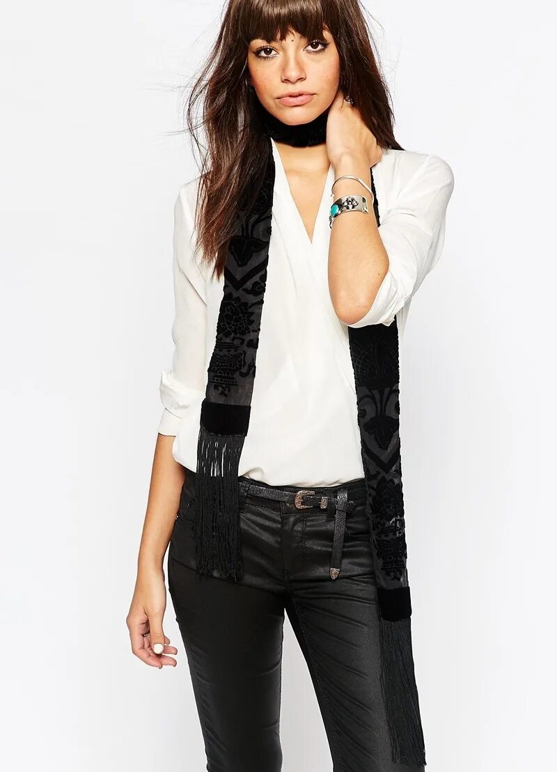 Узкий шарф. Тонкий черный шарф. Узкий шарф тонкий. Длинный узкий шарф. Длинный узкий шарф.