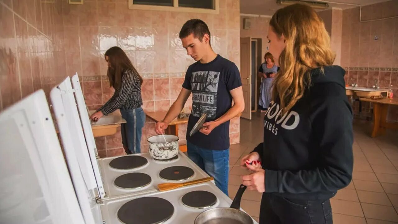 Как заселиться в общежитие студенту. Белорусский государственный университет общежитие. студенты в общежитии. студенческое общежитие. жизнь в студенческой общаге.