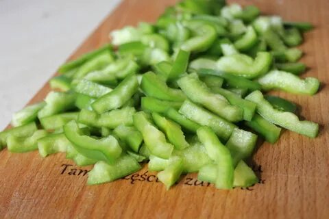 Зеленый перец с огурцами