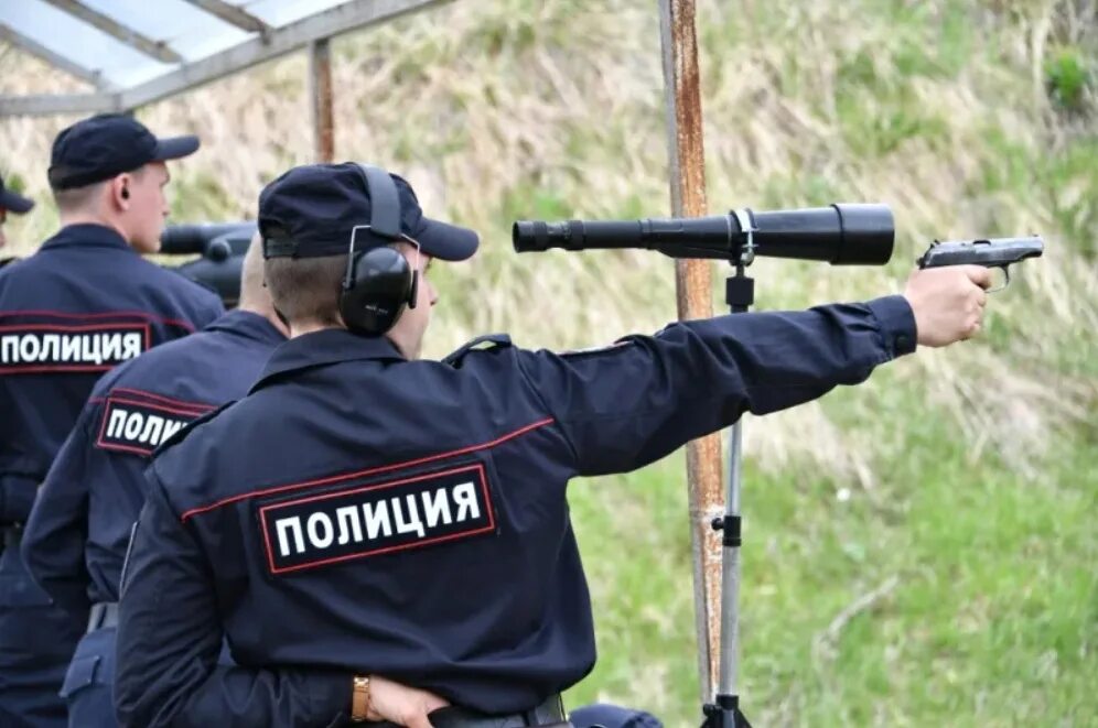 Полиция стрельба. Полицейские на стрельбах. Стрельбище МВД. Опер с особым чутьем