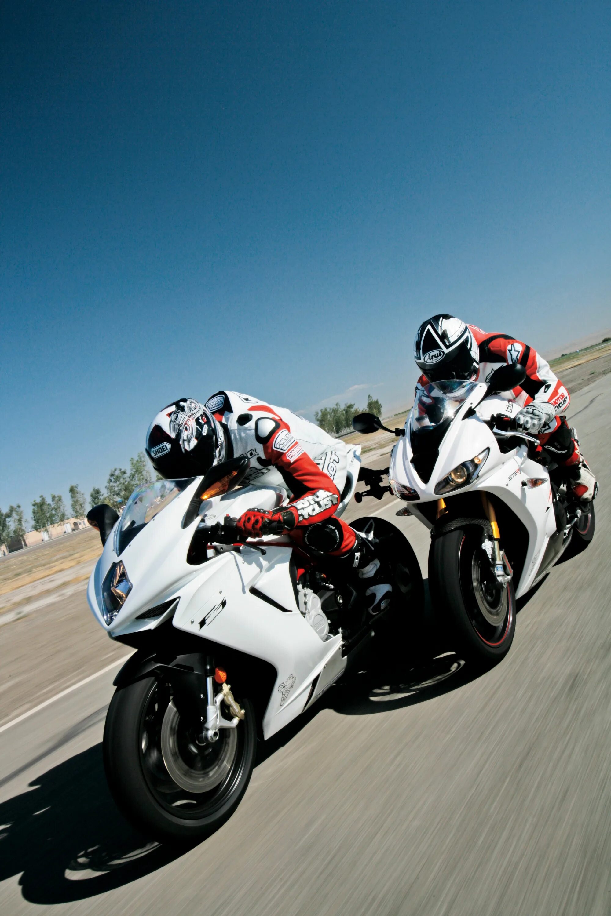 Скорость на байках. Мотоциклист. Honda cbr1000rr покатушки ночь. Мотоцикл разгоняется. Скорость на байках.