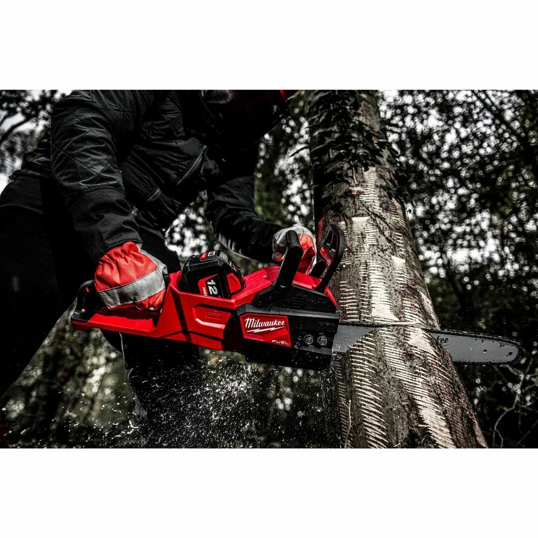 Аккумуляторная цепная пила Milwaukee m18 FCHS-0 fuel. Пила Milwaukee m18 fuel FCHS-121в. Milwaukee m18 FCHS. Chainsaw Milwaukee m18.