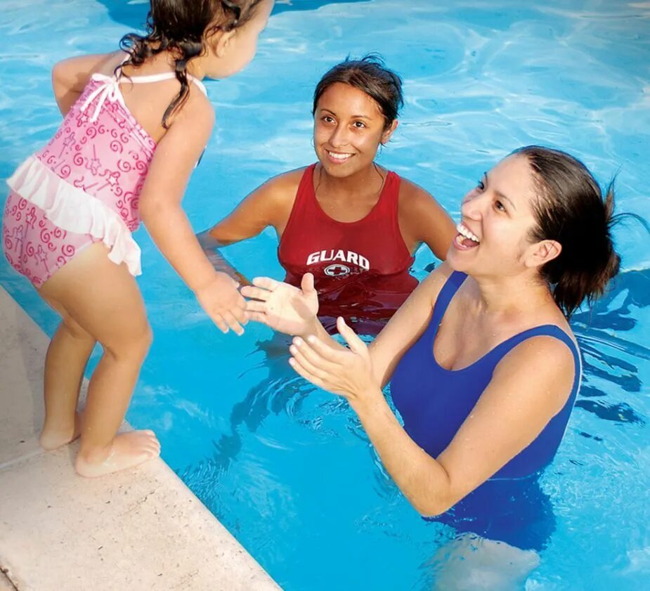 Дети в бассейне класс. YMCA дети. Плавание YMCA class swimming. Swim Lessons.